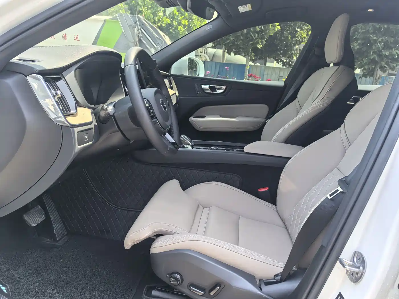 Volvo XC60 2025 2026 Model B5 AWD Premium Luxury