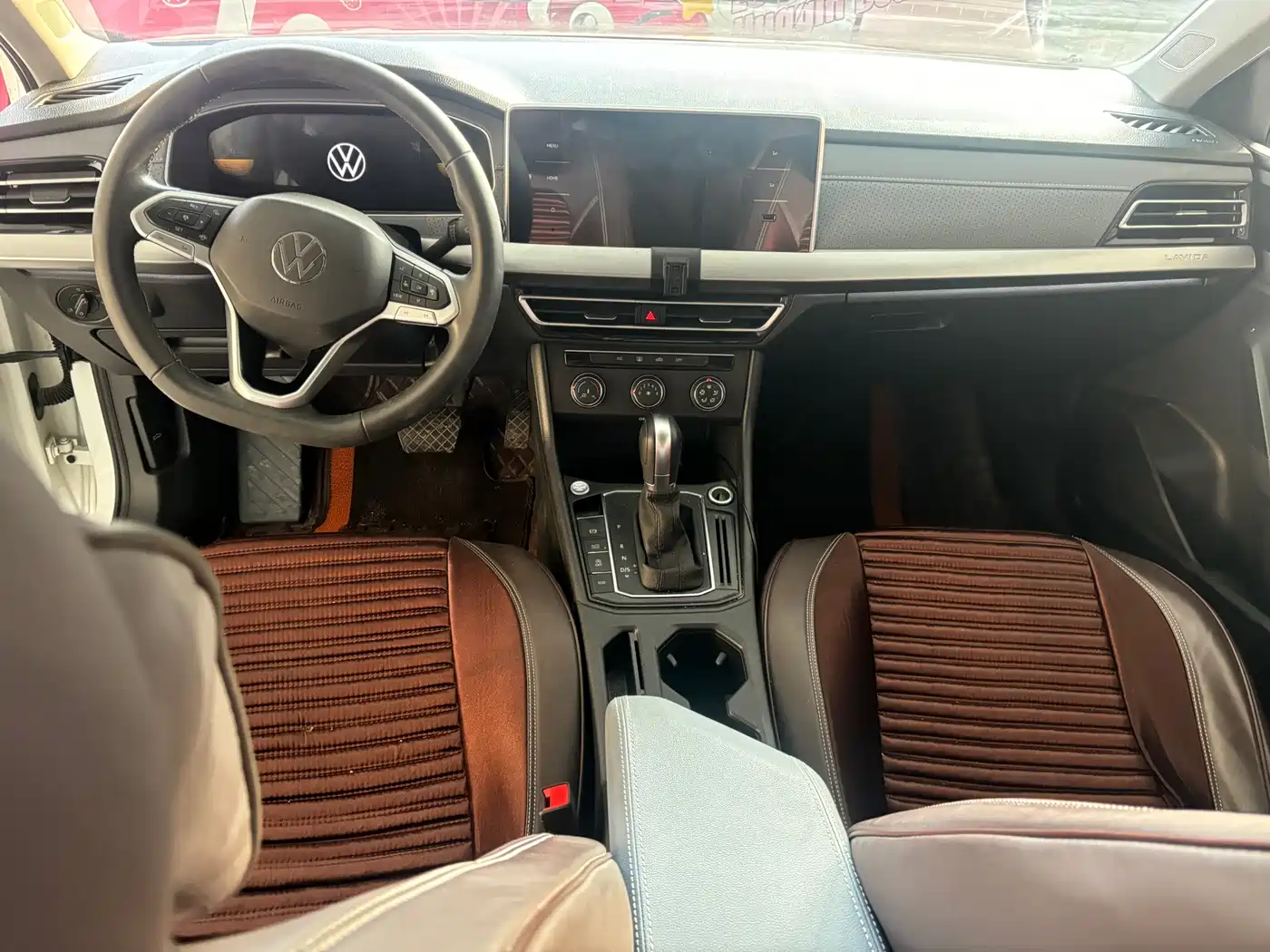 Volkswagen Lavida 2023 300TSI DSG Starlight Full Comfort Edition фото 10