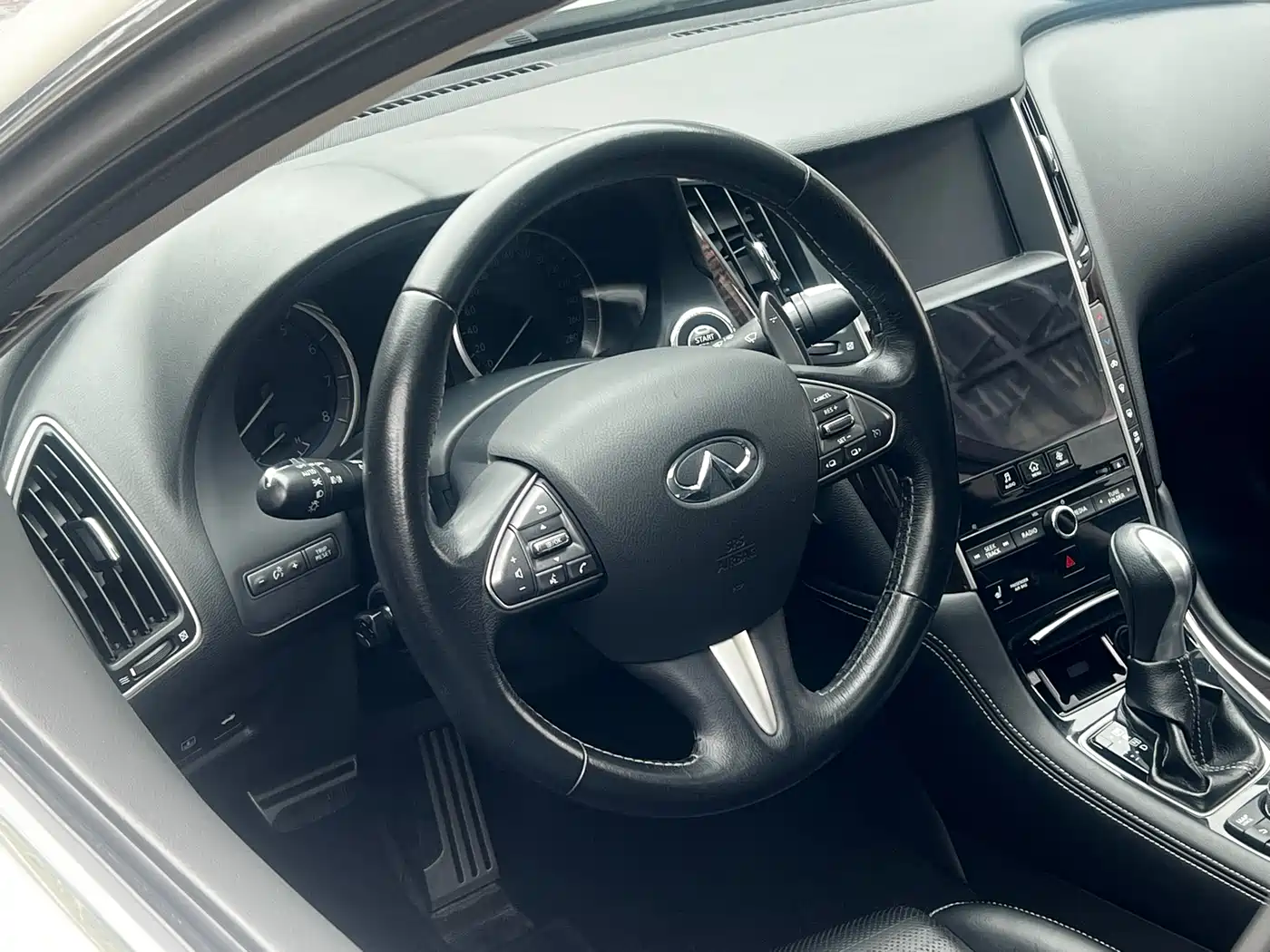 Фото 20 - Infiniti Q50L