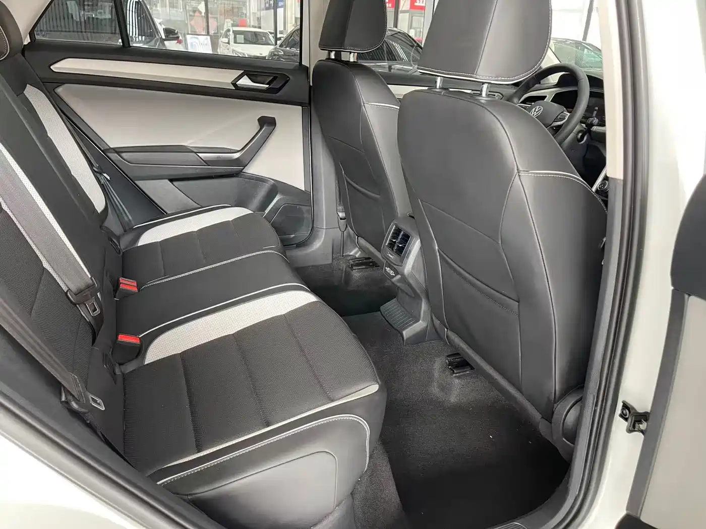 Volkswagen T-ROC 2023 280TSI DSG 2WD Time Edition фото 9