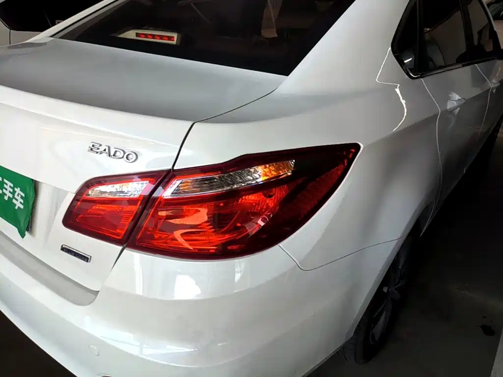 Фото 8 - Changan Eado