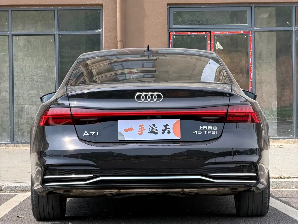 Audi A7L 2024 45 TFSI Luxury фото 8
