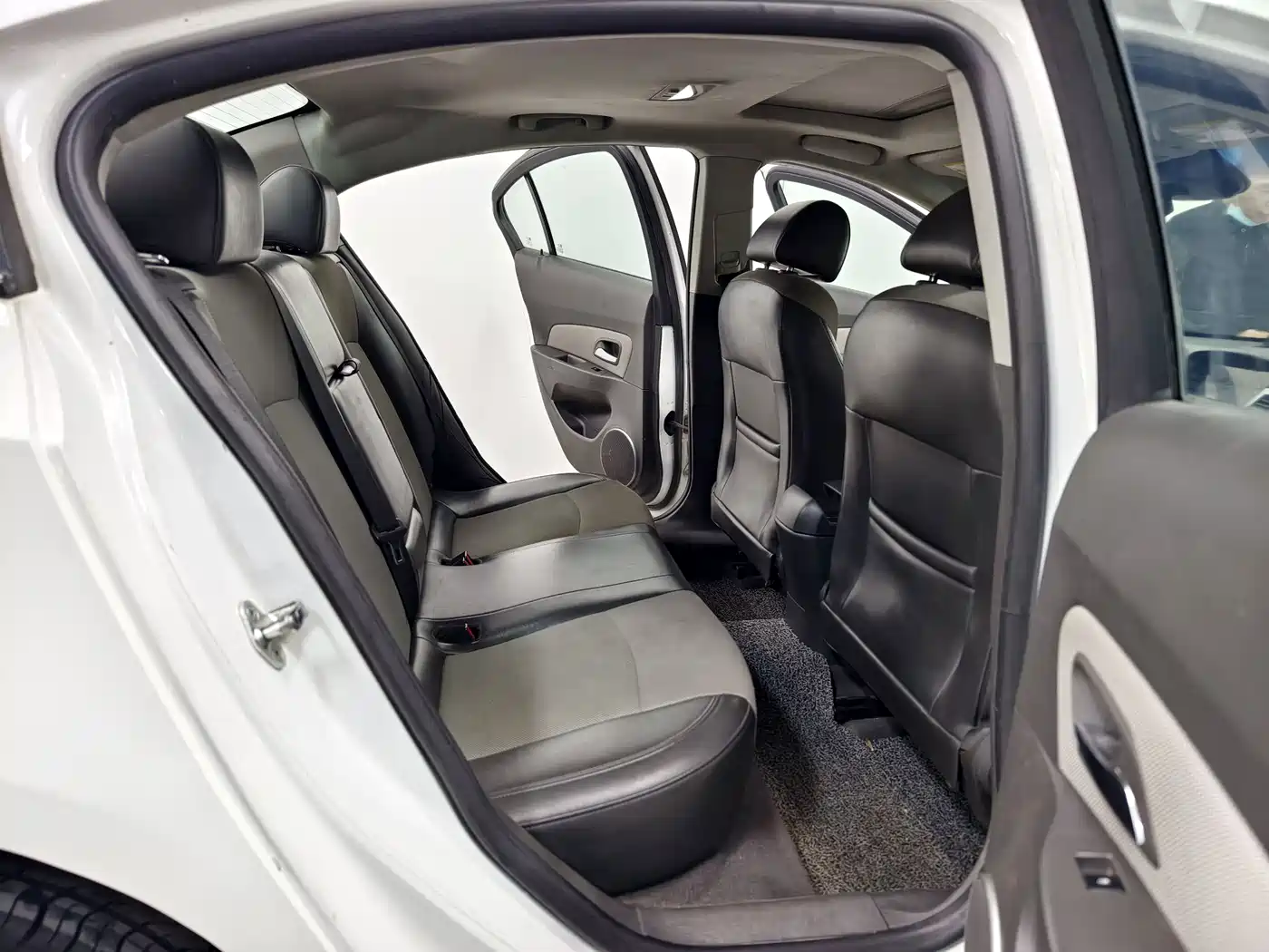Chevrolet Cruze 2012 1.6L SE MT фото 16