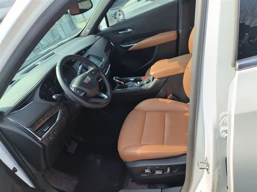 CADILLAC XT4