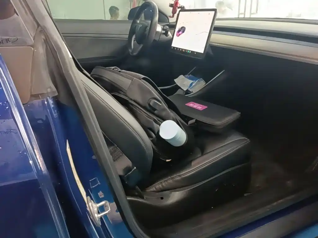 Фото 25 - Tesla Model 3
