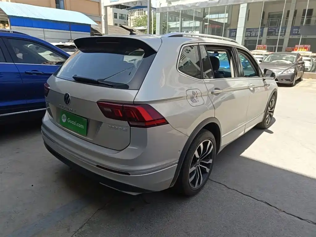 Volkswagen Tiguan L 2021 330TSI Automatic 2WD R-Line Premium фото 6