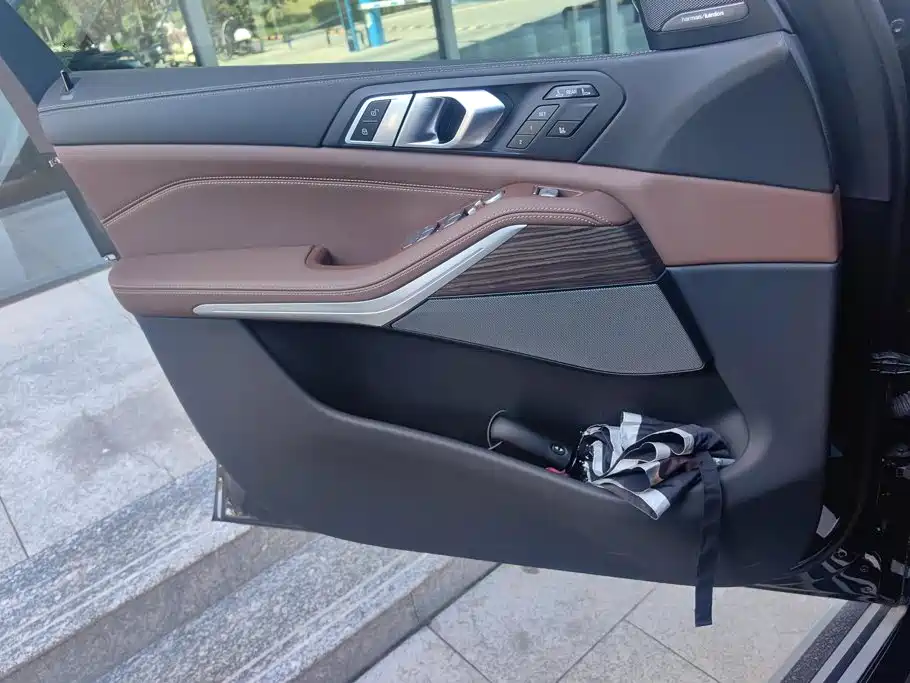 BMW X7 2024 2023 xDrive40i Leading Luxury Package