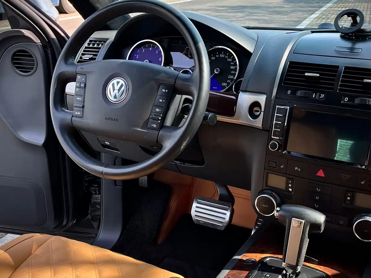 Volkswagen Touareg 2010 3.6 Limited Luxury Edition фото 6