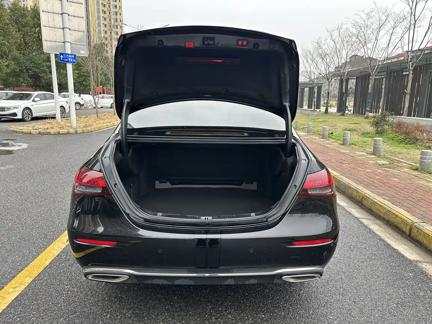 MERCEDES-BENZ E CLASS