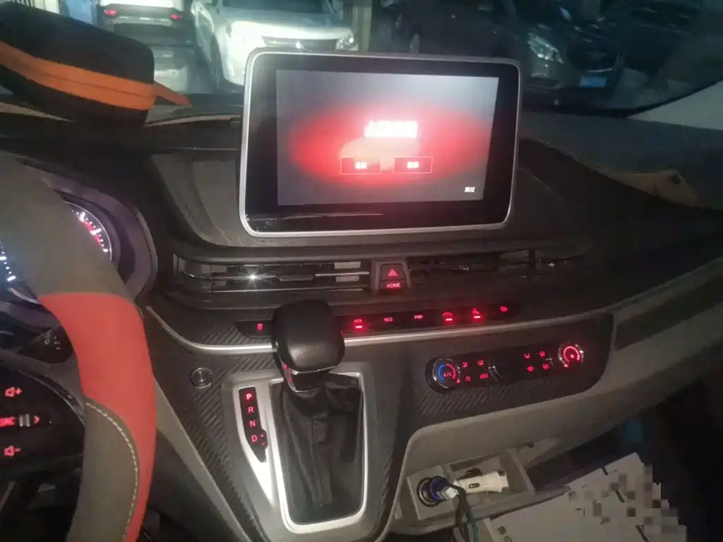SAIC Maxus Xintu V90 2022 2.0T Automatic Zhiyun King RWD Extended Wheelbase High Roof Single Rear Tire 6/7-Seater фото 13