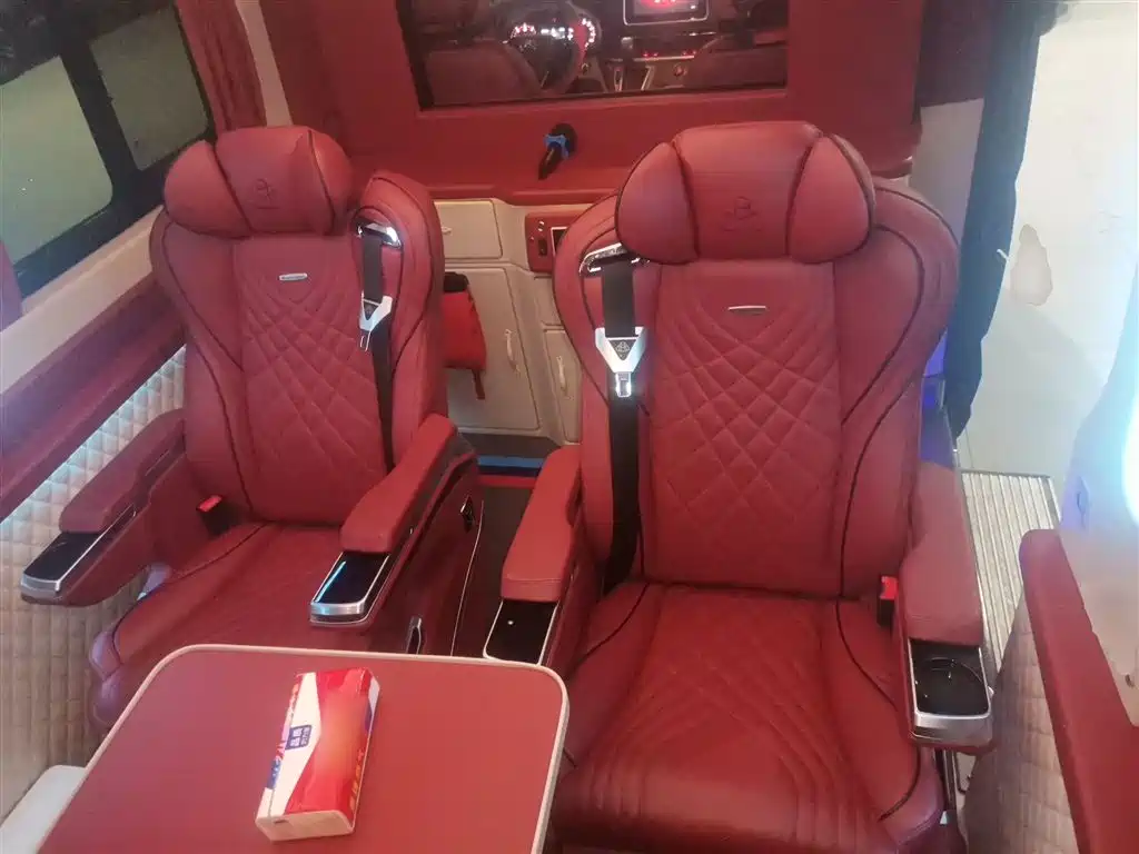 SAIC Maxus Xintu V90 2022 2.0T Automatic Zhiyun King RWD Extended Wheelbase High Roof Single Rear Tire 6/7-Seater фото 17