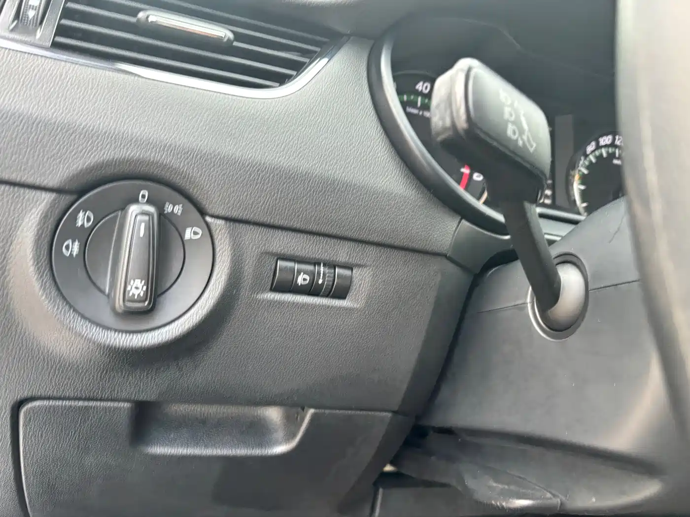 Škoda Octavia 2018 1.6L Automatic Comfort фото 10