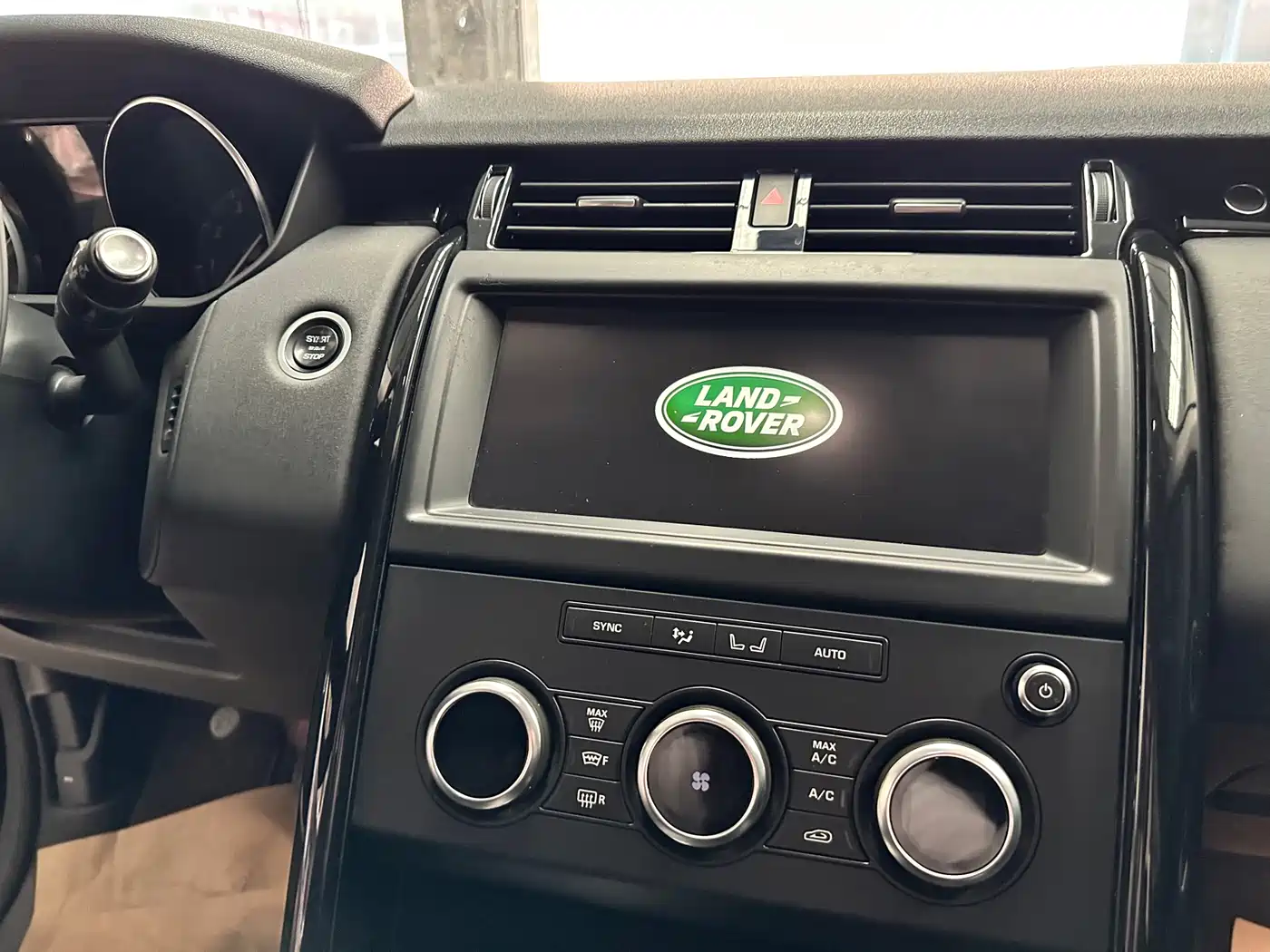 Land Rover Discovery 2018 3.0 SC V6 SE фото 9