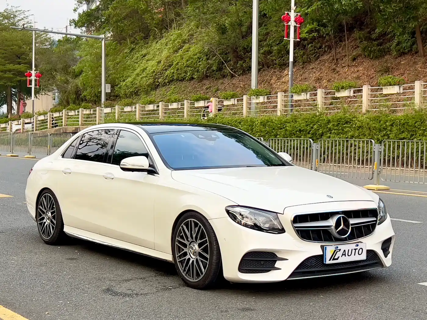 Mercedes-Benz E-Class 2017 E 320 L Sport 4MATIC фото 3