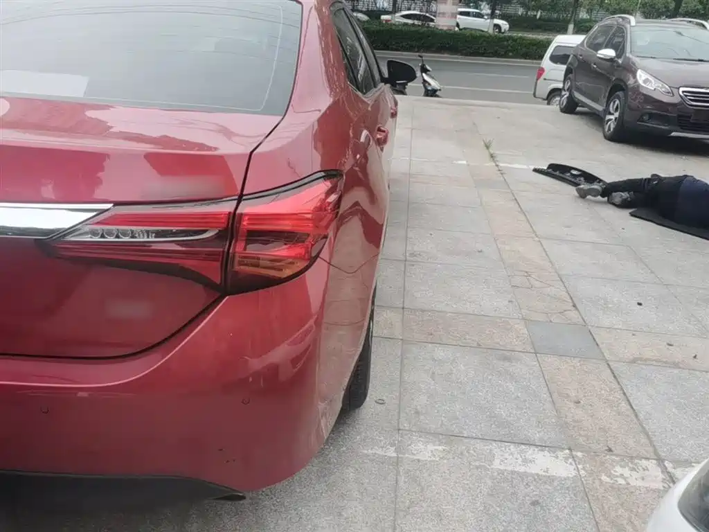 Toyota Levin 2017 Facelift 185T CVT Elite (China V) фото 8