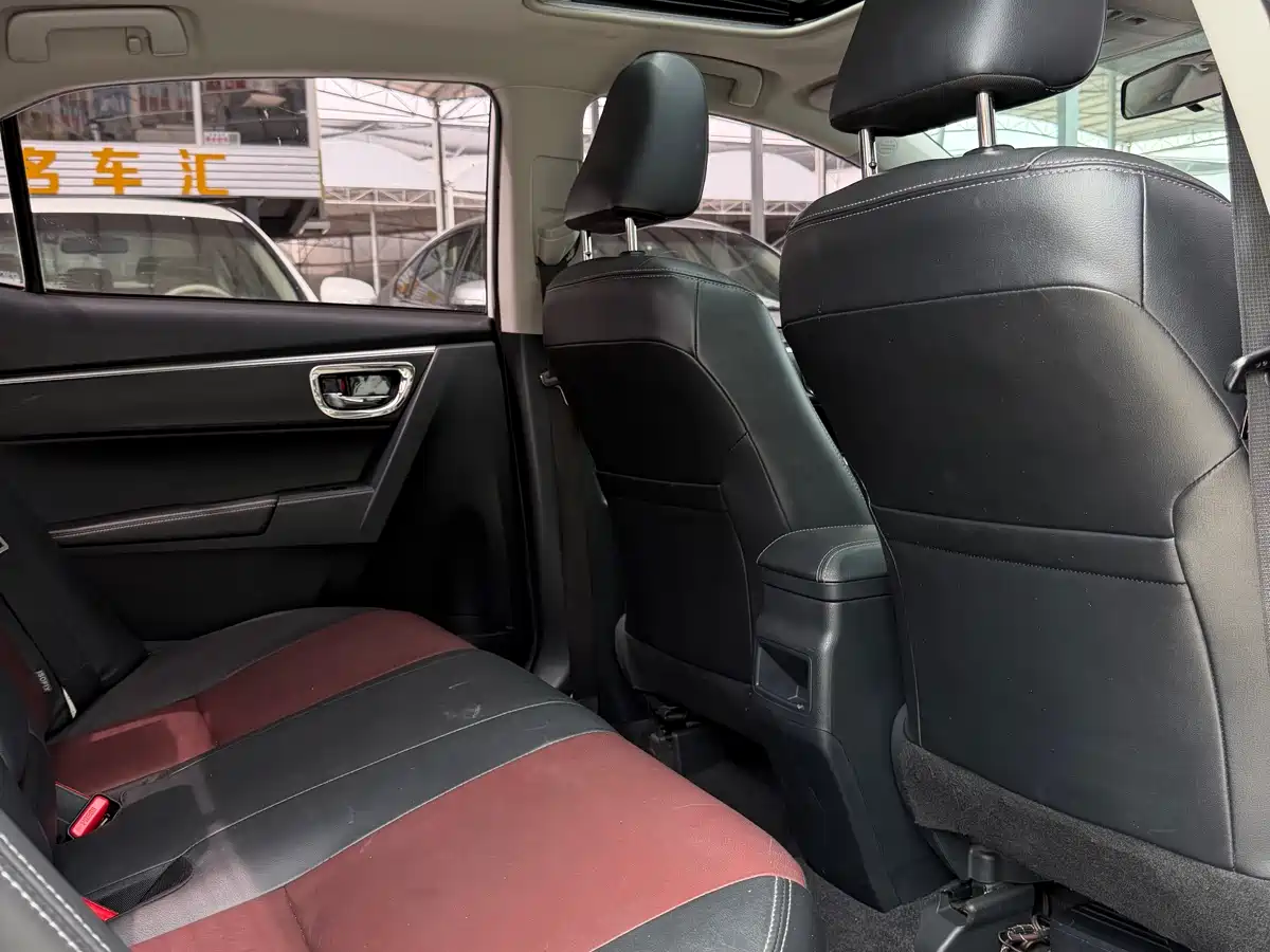 Toyota Corolla 2018 Hybrid 1.8L E-CVT Smart Edition фото 8