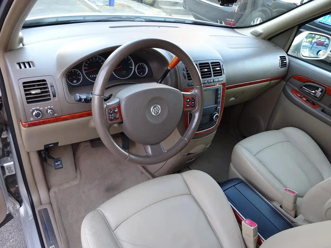 Photo 7 - Buick GL8