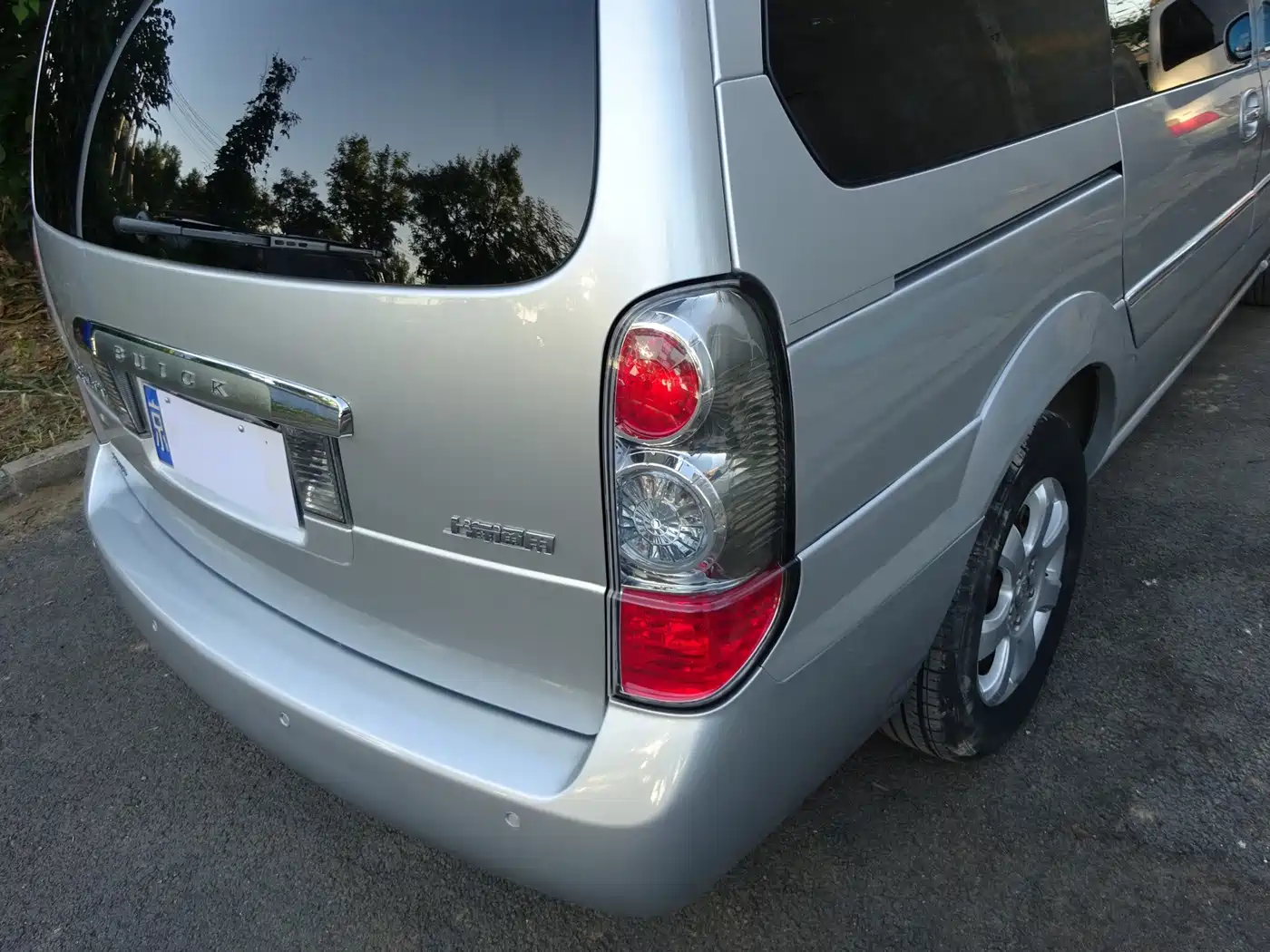 Photo 18 - Buick GL8
