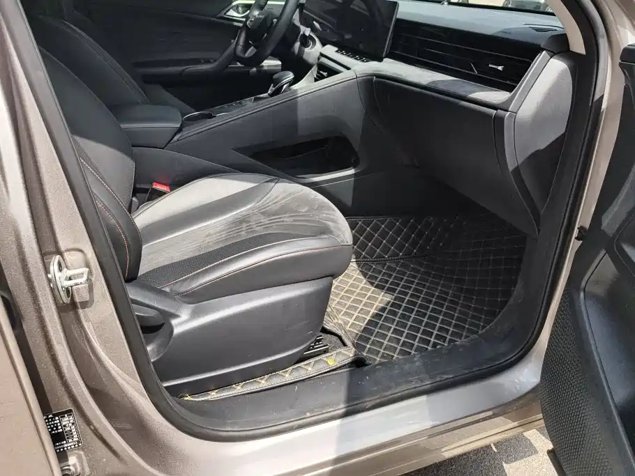 Roewe D5X DMH 2025 2024 135 Flagship Edition