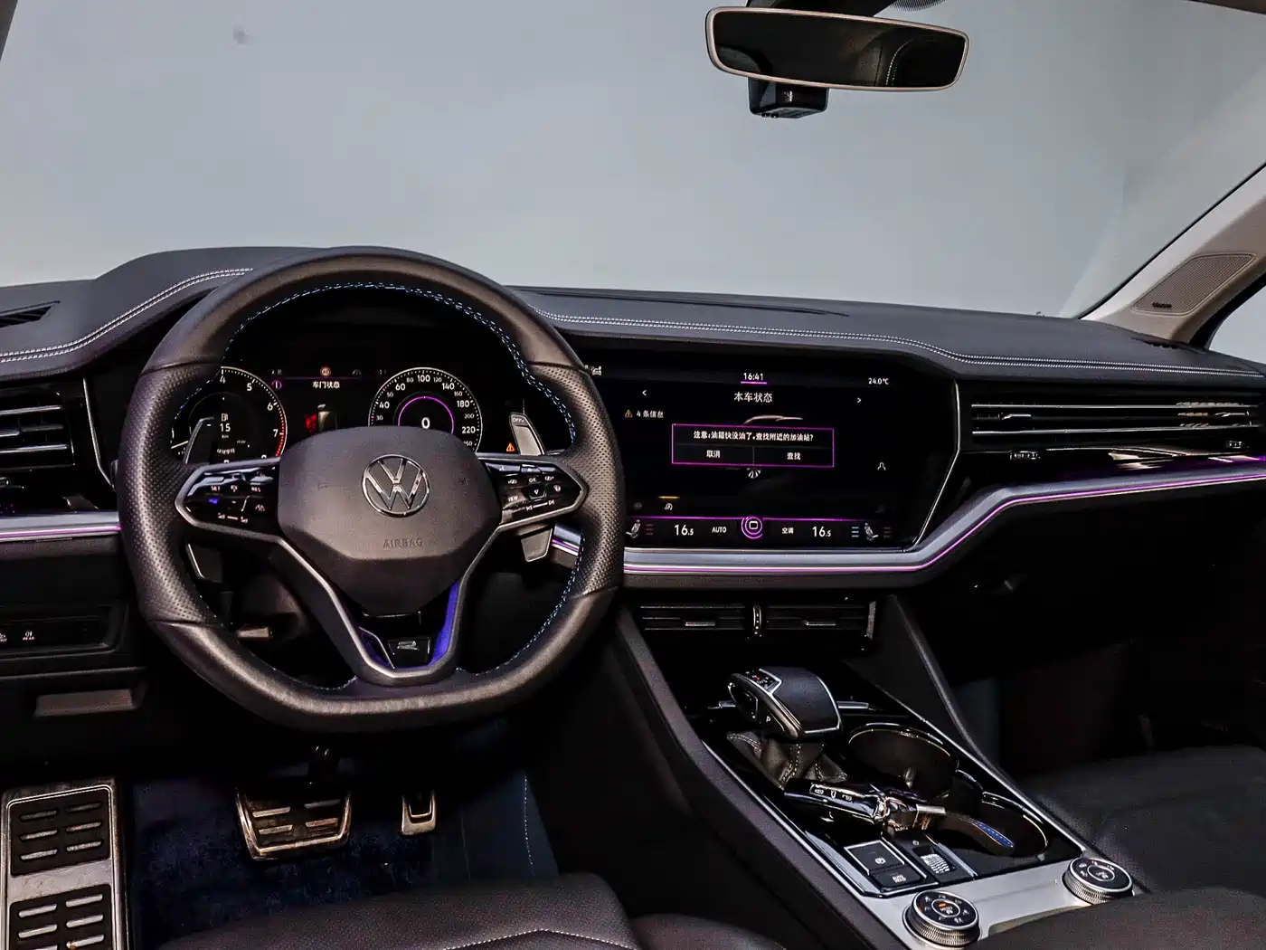 Volkswagen Touareg 2021 3.0TSI Sharp Edition with Gloss Black Sports Package фото 15