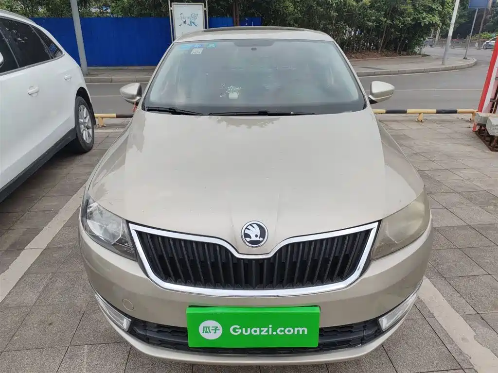 Škoda Rapid 2016 1.6L Manual Pioneer Edition фото 3