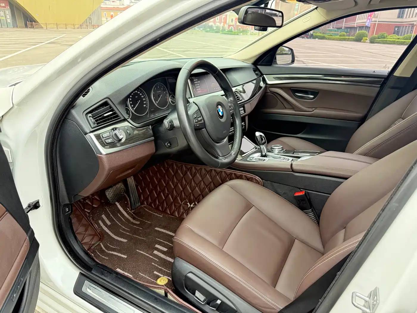 BMW 5 Series 2014 525Li Luxury Design Package фото 4