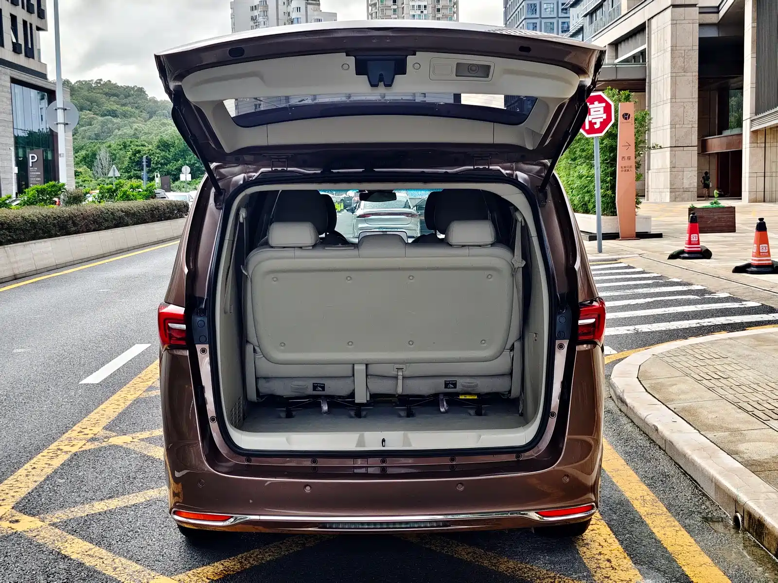 Photo 9 - Buick GL8