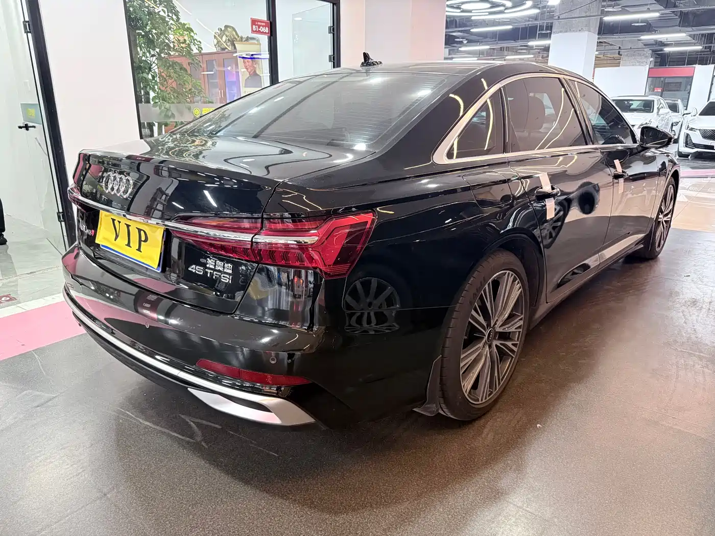 Audi A6L 2023 45 TFSI Premium Selection Elegance фото 17