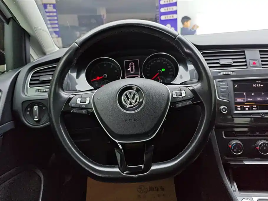 Volkswagen Golf 2017 230TSI Auto Comfort Millionth Anniversary Edition фото 15