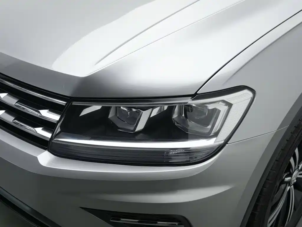 Фото 7 - Volkswagen Tiguan L