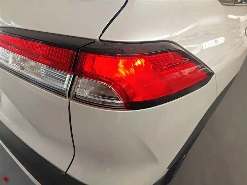 Toyota Corolla Cross 2023 2.0L Pioneer Edition фото 8