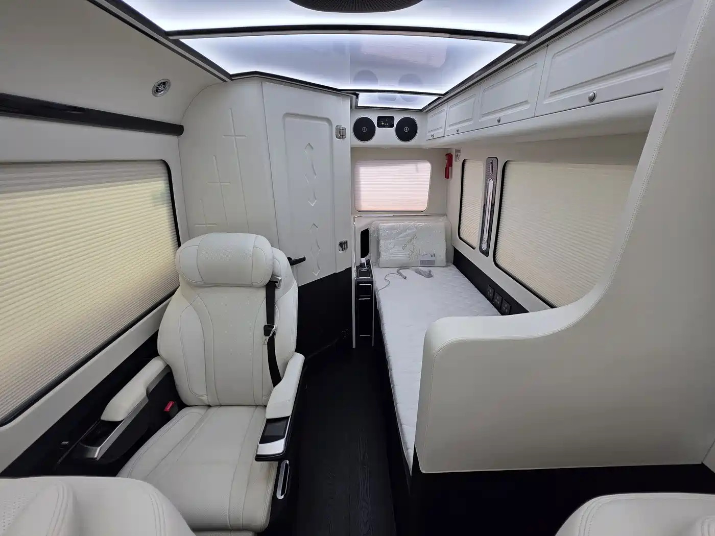Hongqi Guoyue 2024 3.0T Flagship Edition 17-seater фото 11