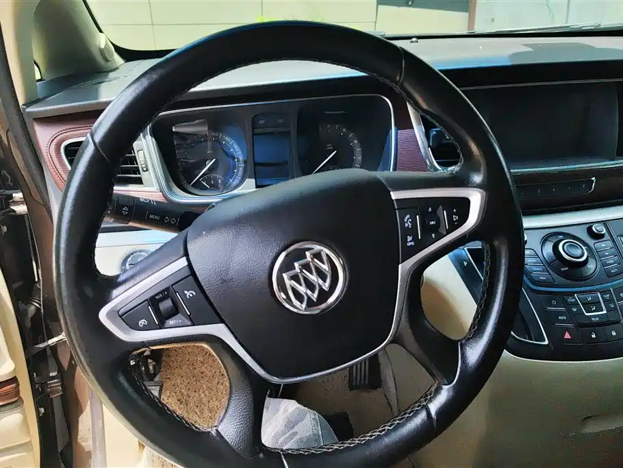 Buick GL8 2015 2.4L Luxury Business Exclusive Edition фото 15