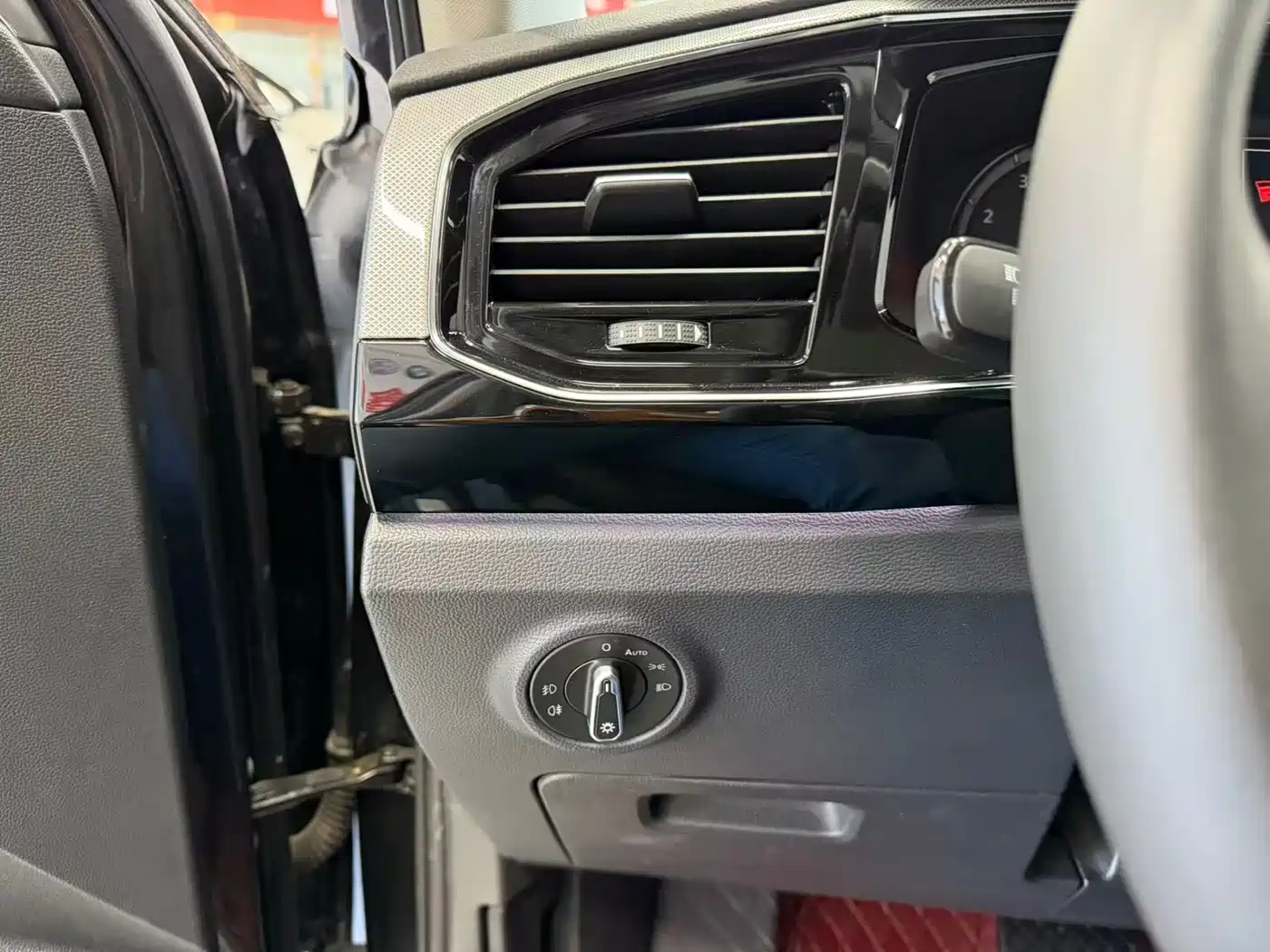 Volkswagen Tayron 2022 280TSI 2WD Luxury Smart Connect Edition фото 6