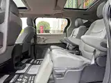 Фото 10 - Toyota Granvia