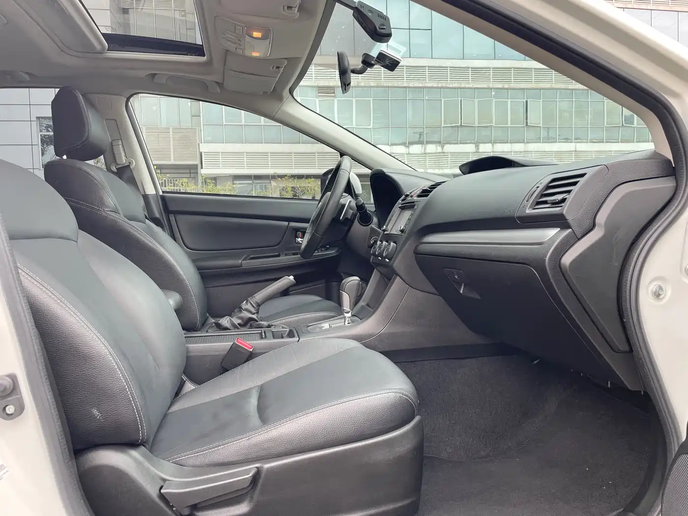 Subaru XV 2012 2.0i Elite Edition фото 5