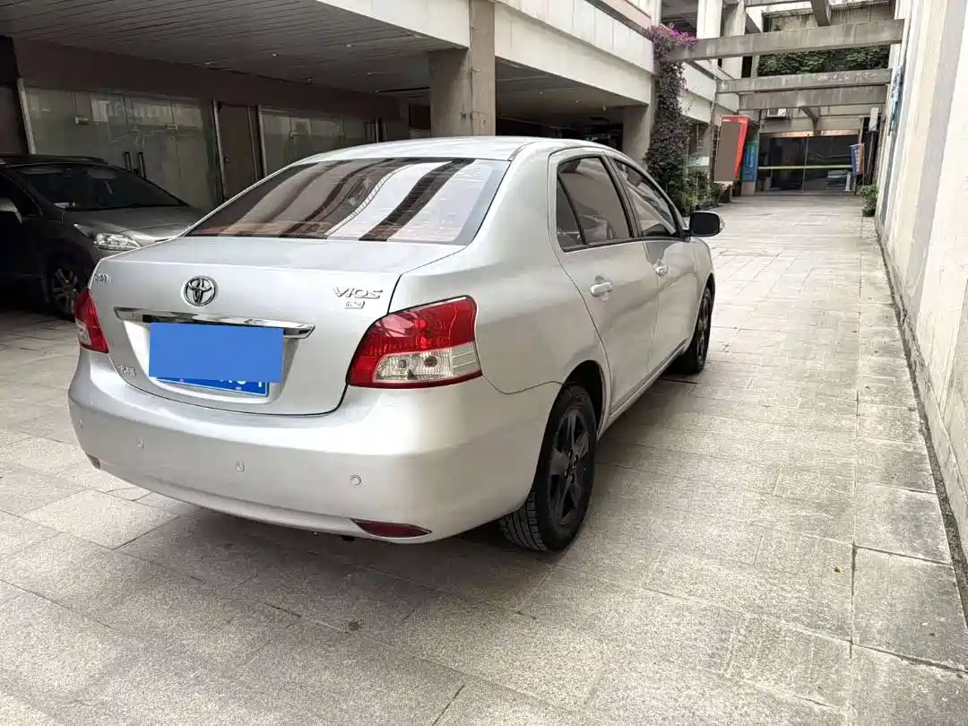 Toyota Vios 2010 1.6L GL-i MT фото 5