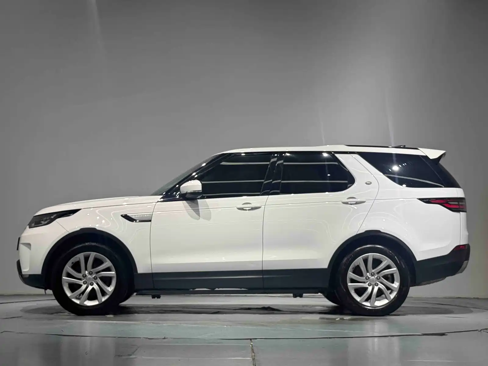 Фото 16 - Land Rover Discovery