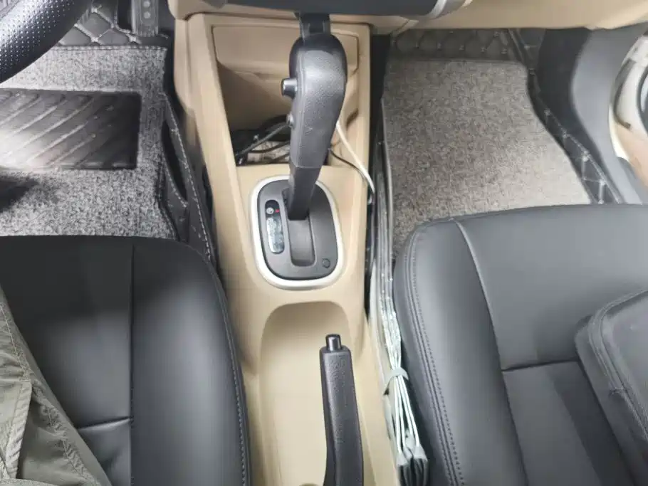 Venucia R50 2013 2013 1.6L Auto Fashion
