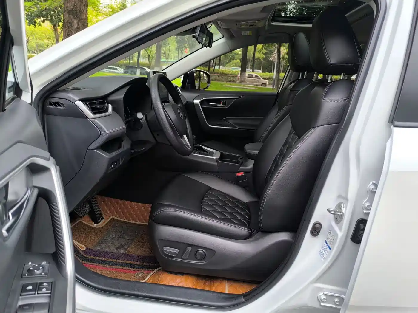 Toyota RAV4 Rongfang 2021 2.0L CVT 4WD Trend фото 10
