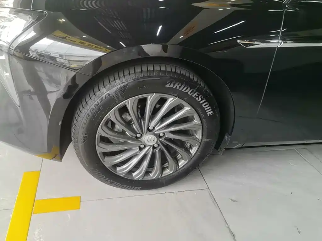 Buick LaCrosse 2025 2025 Model 28T Platinum Edition