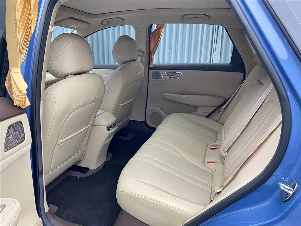 صورة 9 - Shangjie SUV
