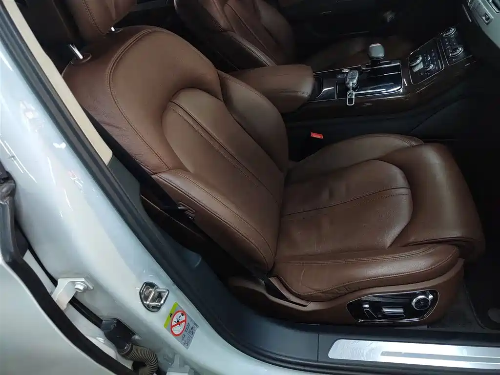 Audi A8 2014 A8L 45 TFSI quattro Comfort фото 16