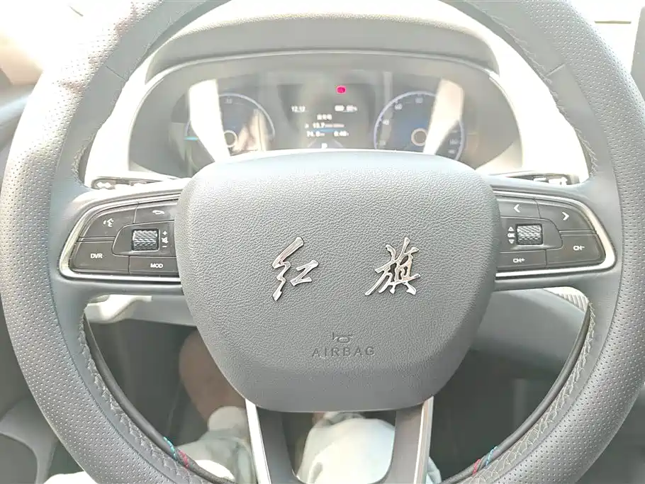 Hongqi E-QM5 2022 431km Charging Enjoyment Edition фото 15