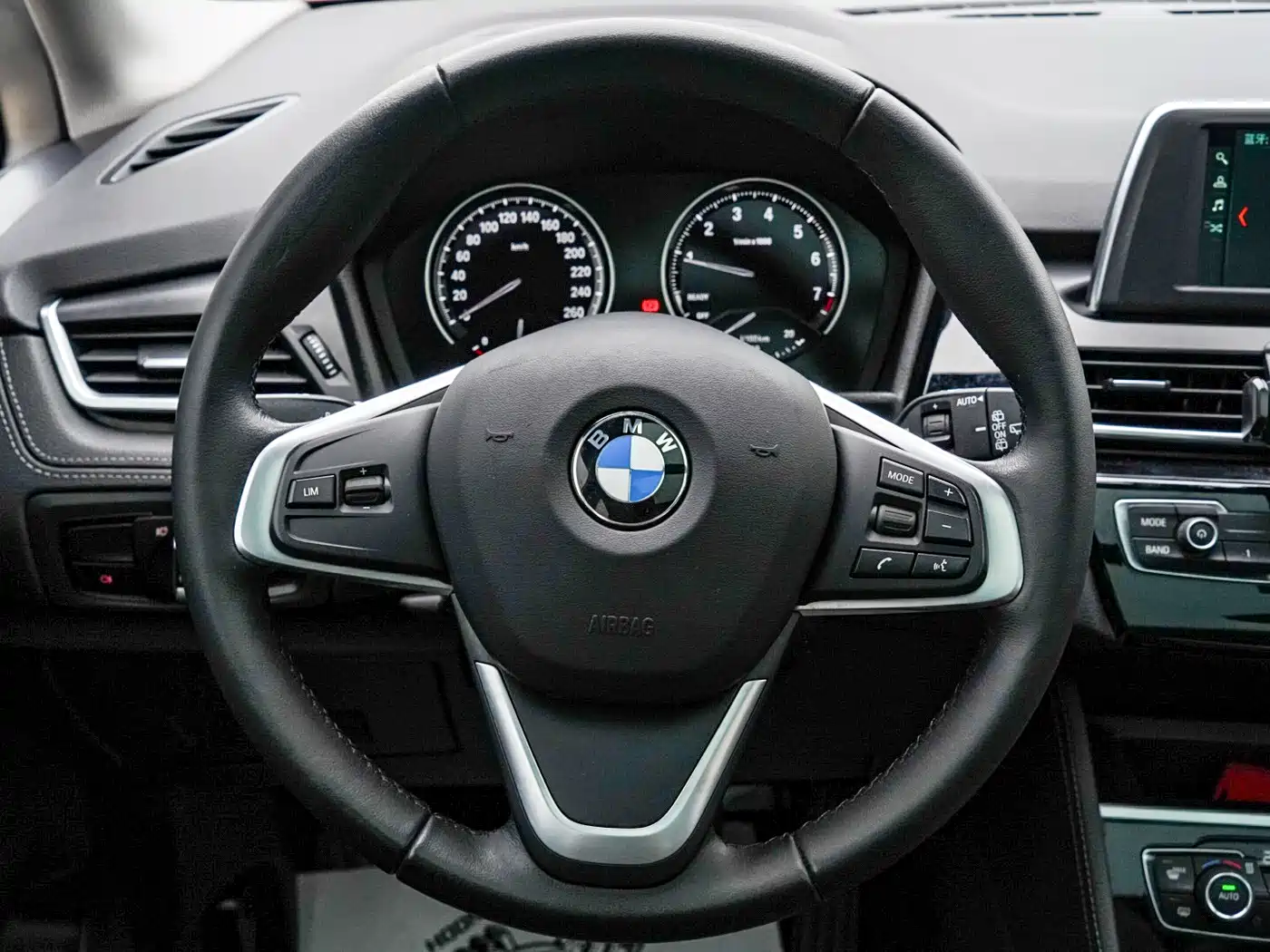 BMW 2 Series Touring 2019 218i Premium Sport Package фото 13