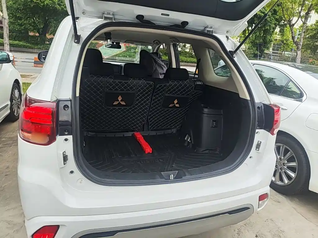 Photo 19 - Mitsubishi Outlander