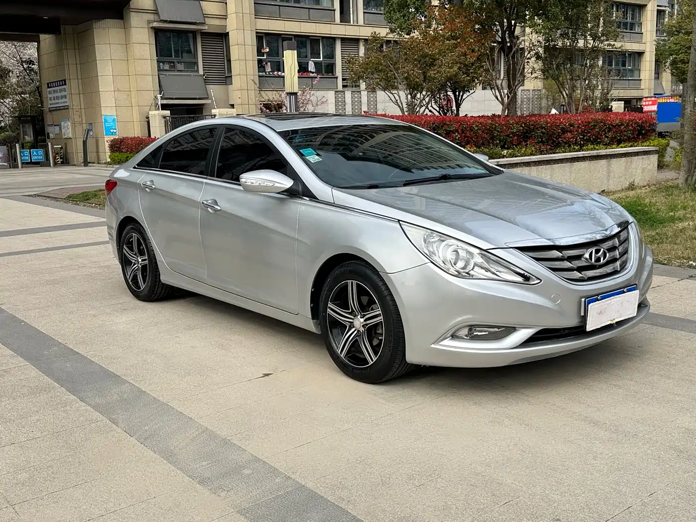 Hyundai Sonata 2011 2.0L Auto Premium Edition фото 3