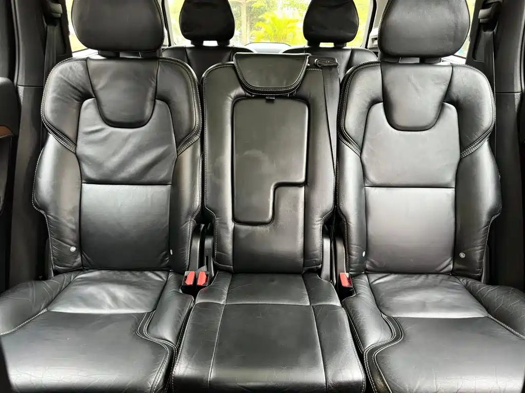 Фото 15 - Volvo XC90