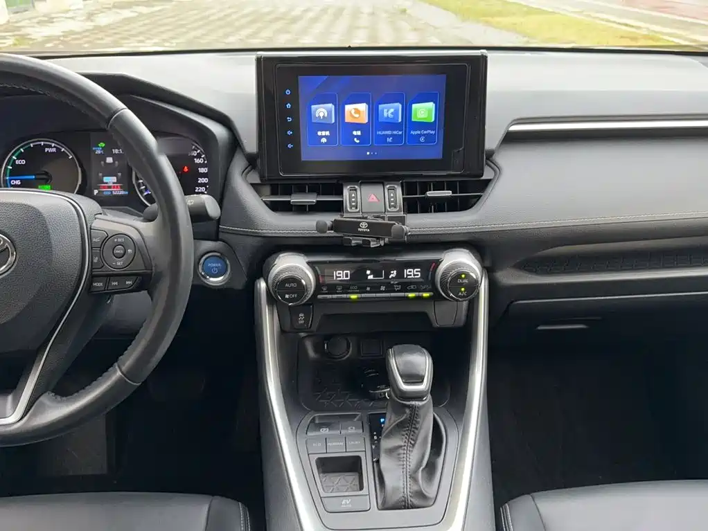 Фото 9 - Toyota Wildlander
