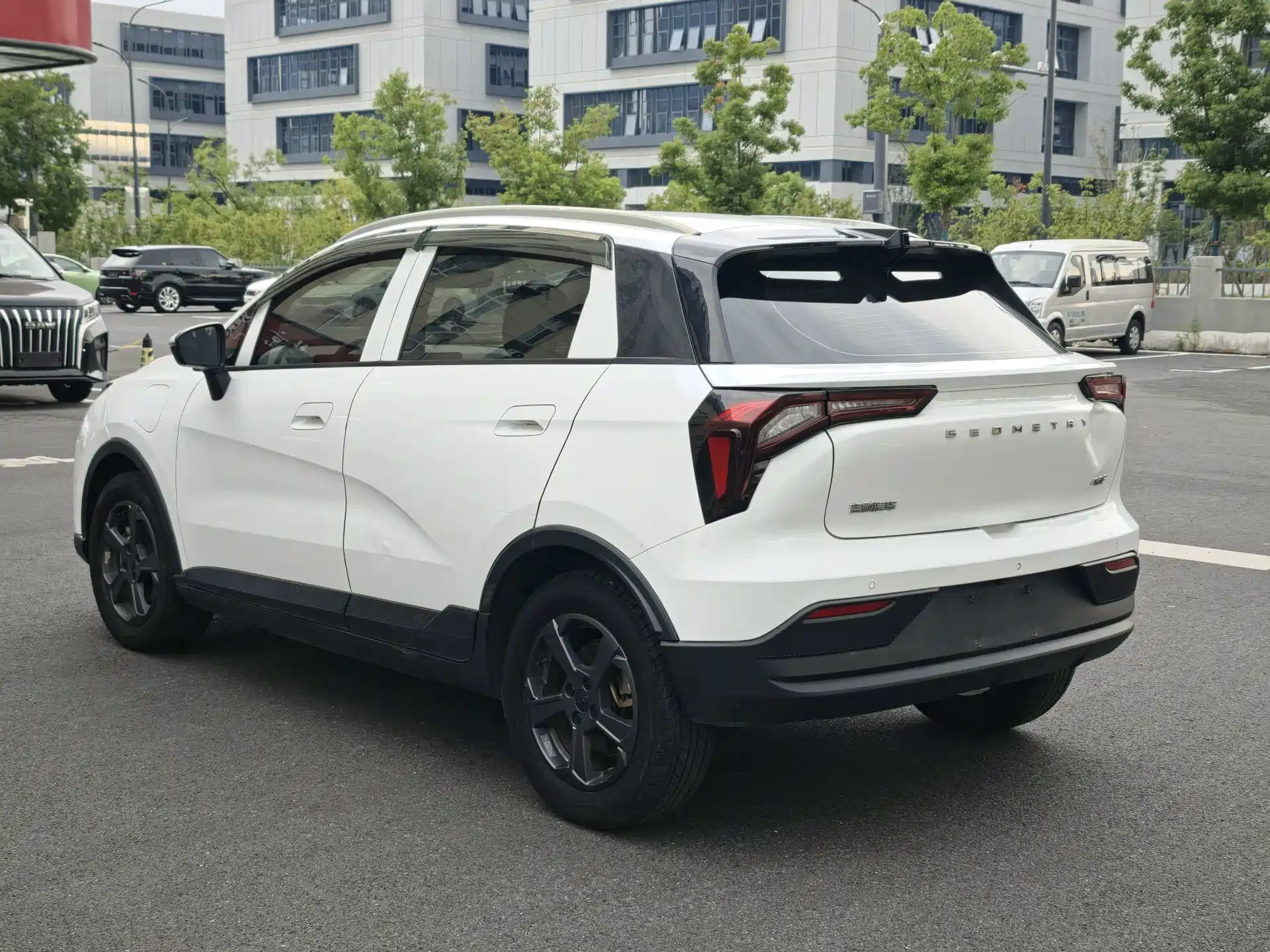 Фото 9 - Geely Geometry E Firefly